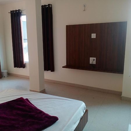 Hotel Soham Palace Ujjain Exteriör bild