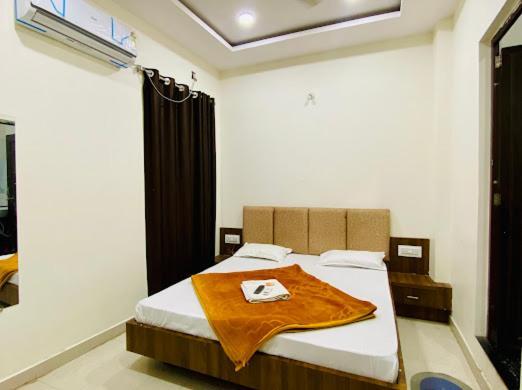 Hotel Soham Palace Ujjain Exteriör bild
