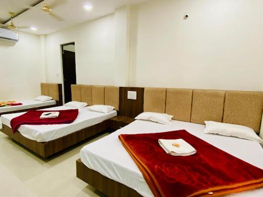 Hotel Soham Palace Ujjain Exteriör bild